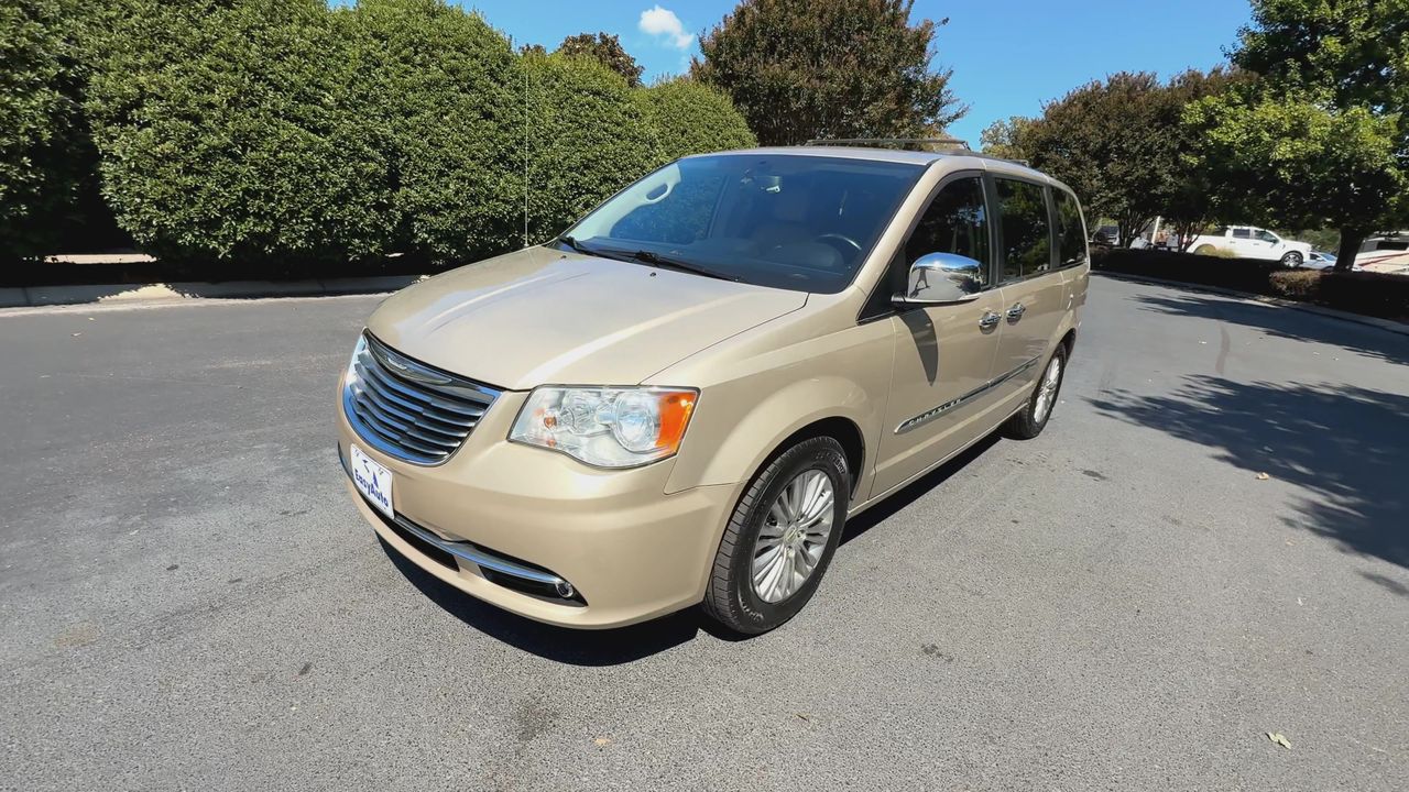 2015 Chrysler Town & Country photo 4