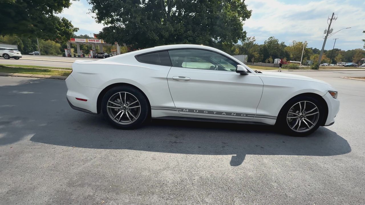 2016 Ford Mustang EcoBoost photo 9