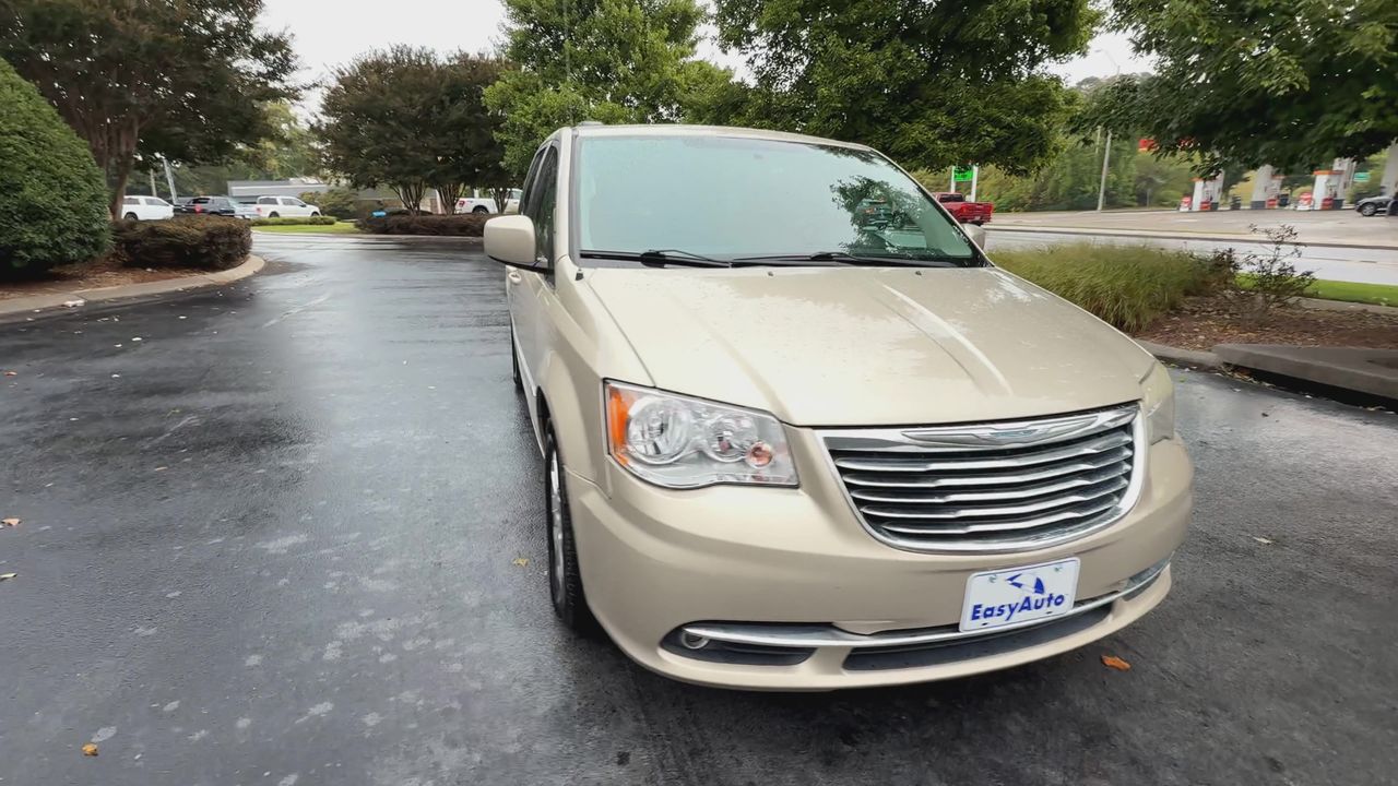 2015 Chrysler Town & Country Touring photo 3