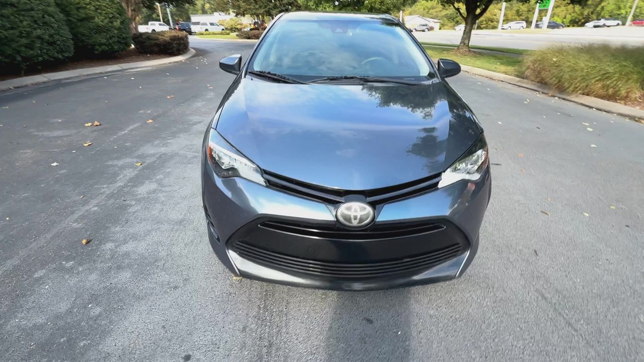2019 Toyota Corolla LE photo 3