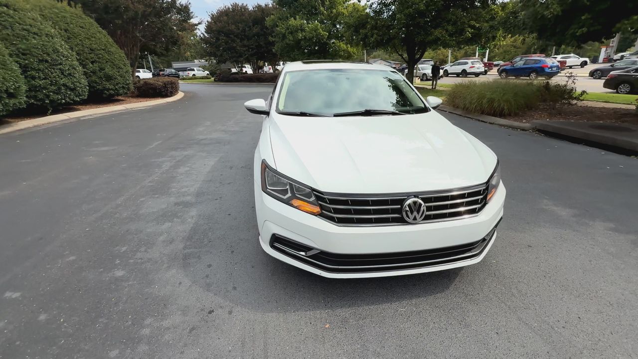 2019 Volkswagen Passat 2.0T Wolfsburg Edition photo 3