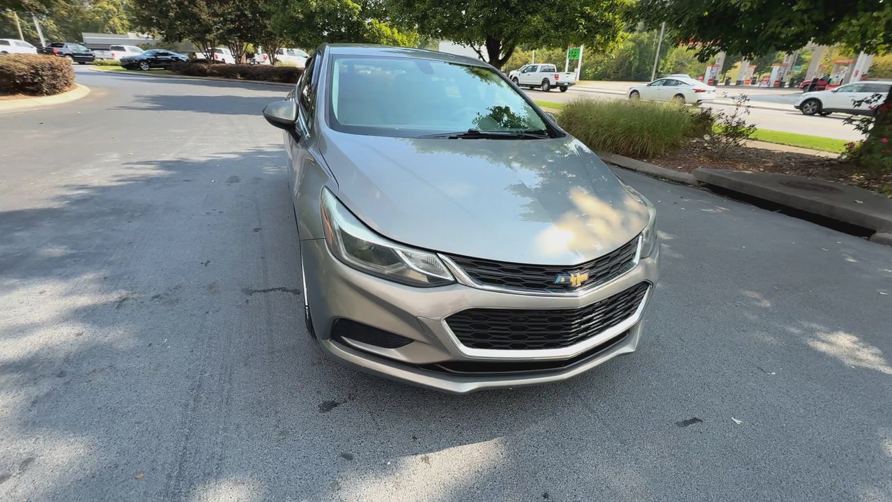 2017 Chevrolet Cruze LT photo 3