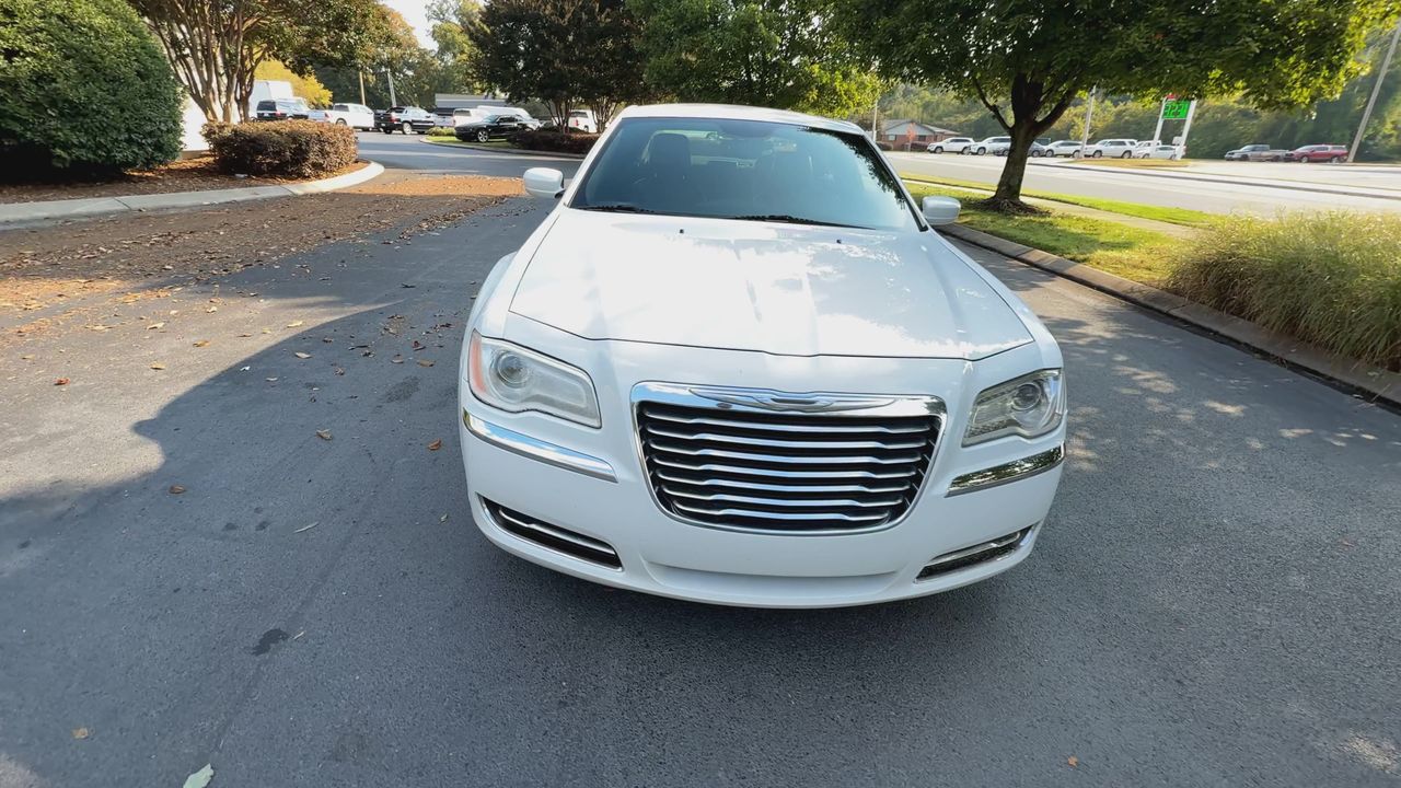 2014 Chrysler 300 photo 3