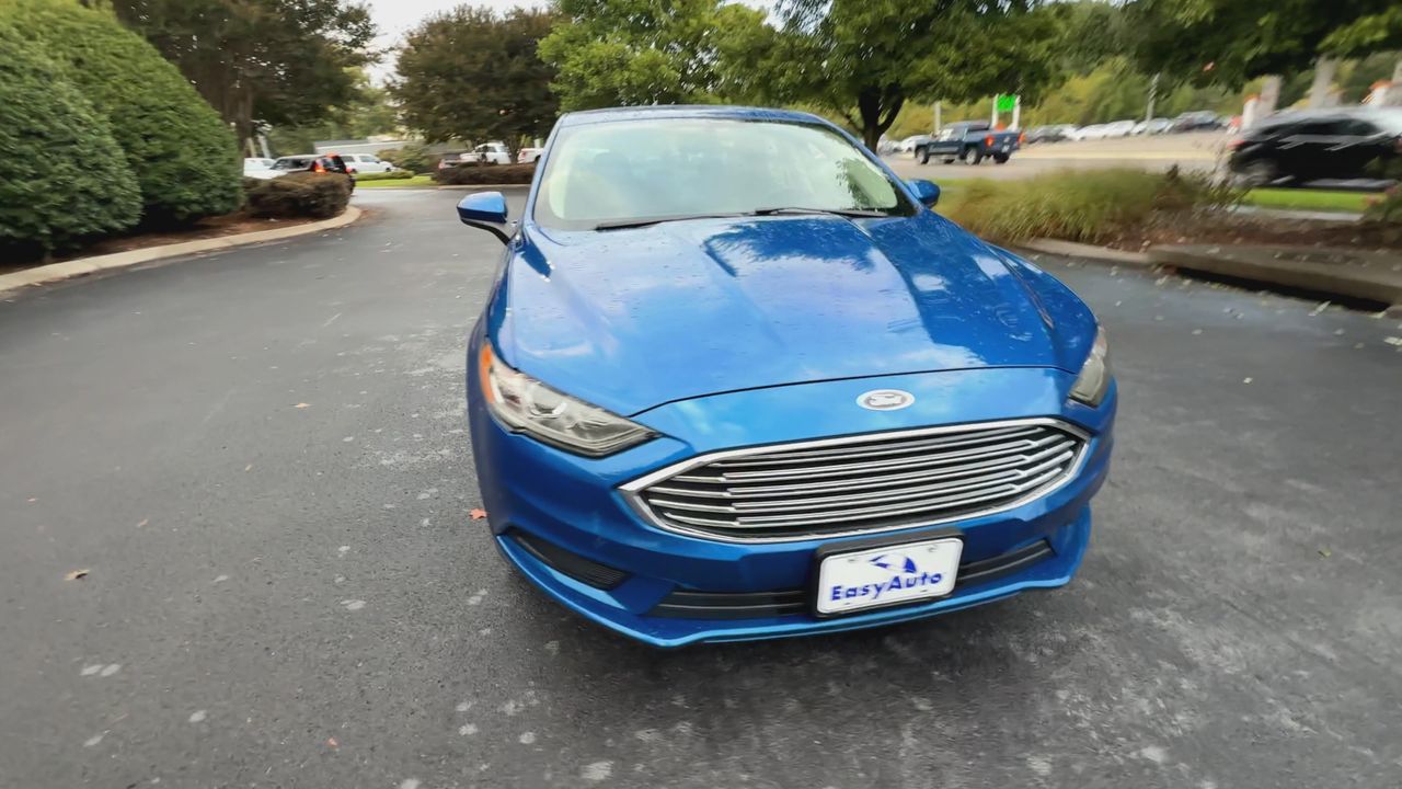 2017 Ford Fusion SE photo 2