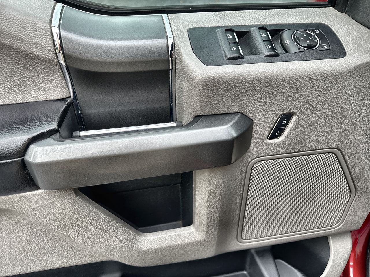 2016 Ford F-150 XLT photo 12