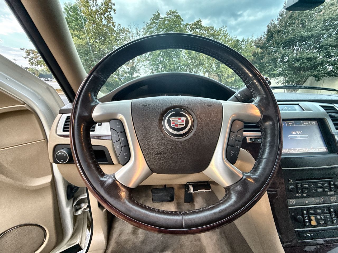 2014 Cadillac Escalade ESV Luxury photo 15