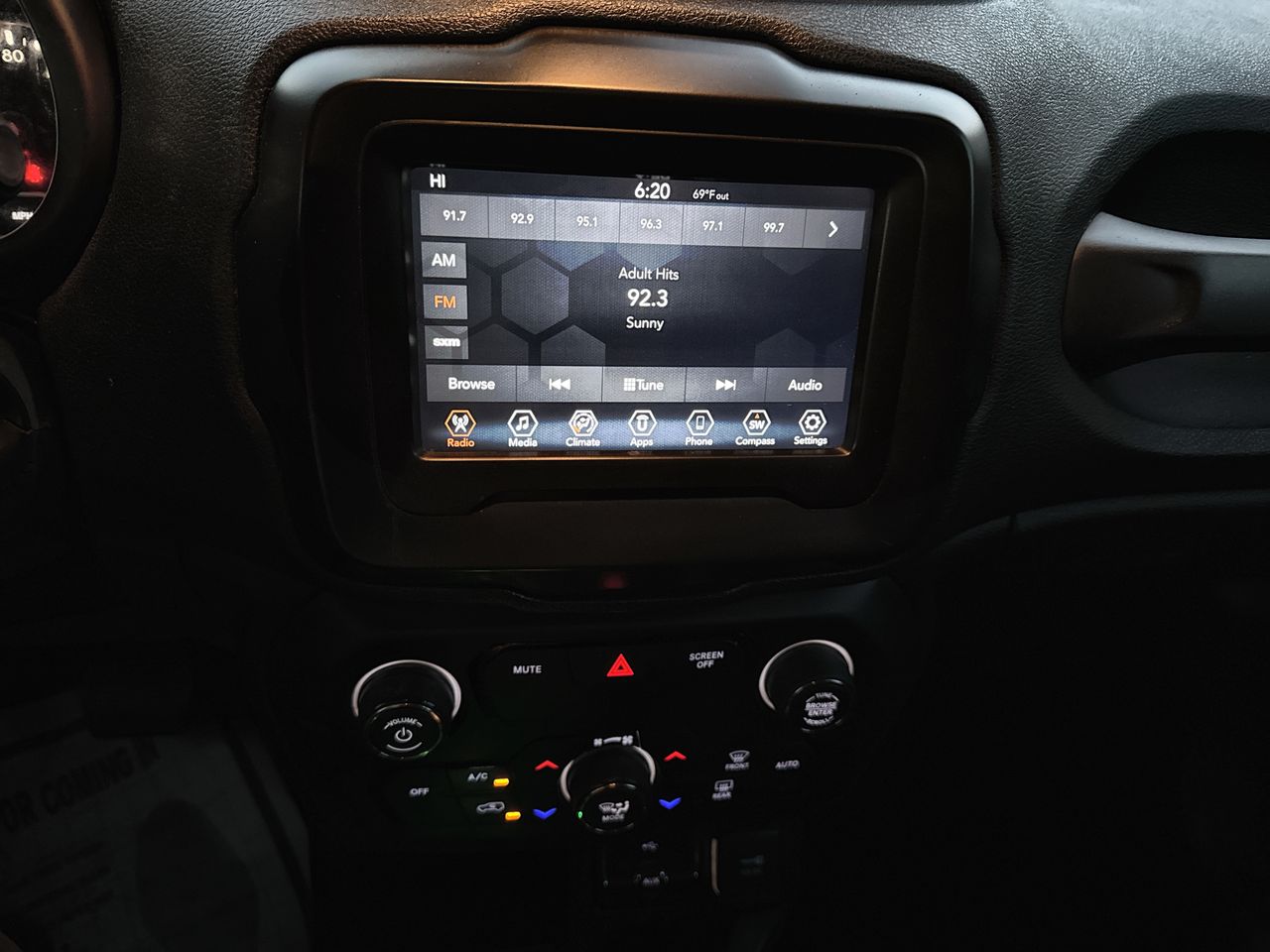 2018 Jeep Renegade Latitude North Edition photo 16