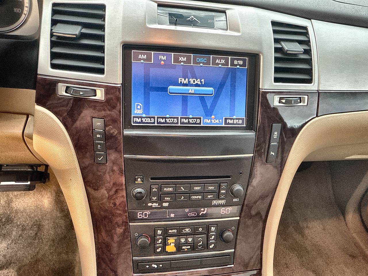 2014 Cadillac Escalade ESV Luxury photo 17