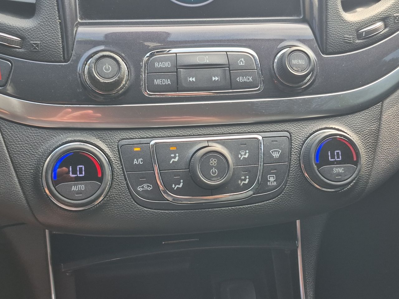 2018 Chevrolet Impala 1LT photo 17