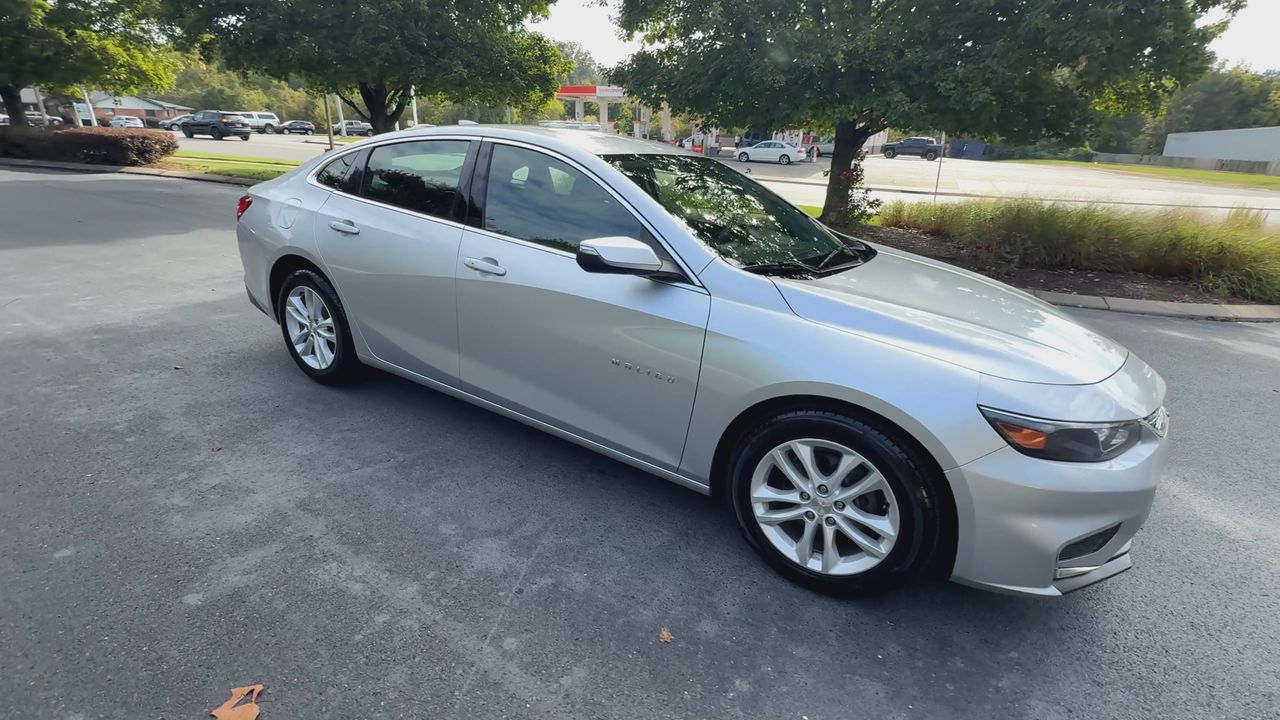 2018 Chevrolet Malibu 1LT photo 2