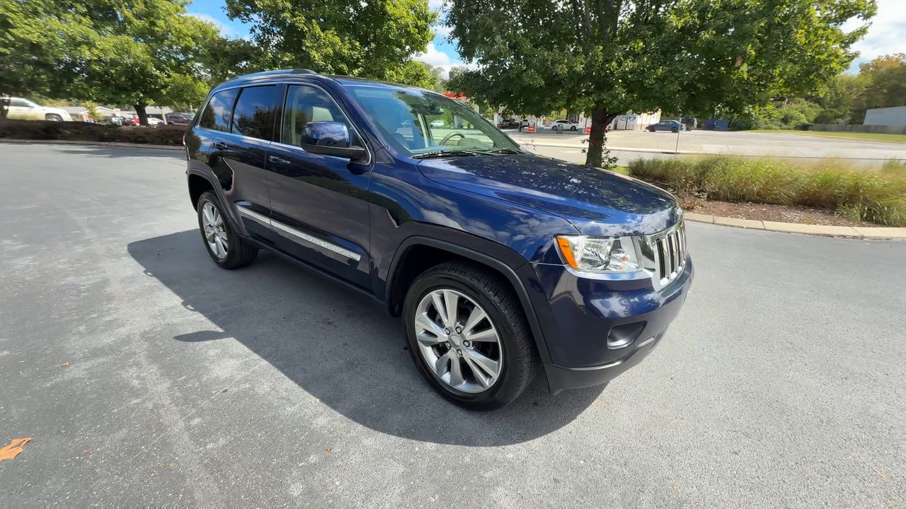 2013 Jeep Grand Cherokee Laredo photo 2