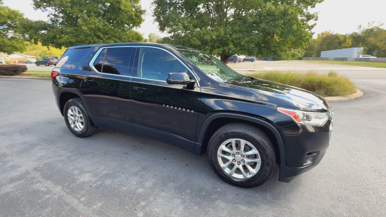 2019 Chevrolet Traverse LS photo 2