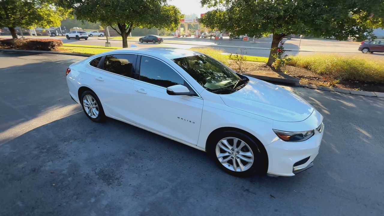 2016 Chevrolet Malibu 1LT photo 2