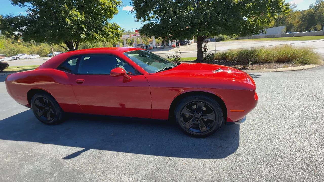 2015 Dodge Challenger SXT photo 2