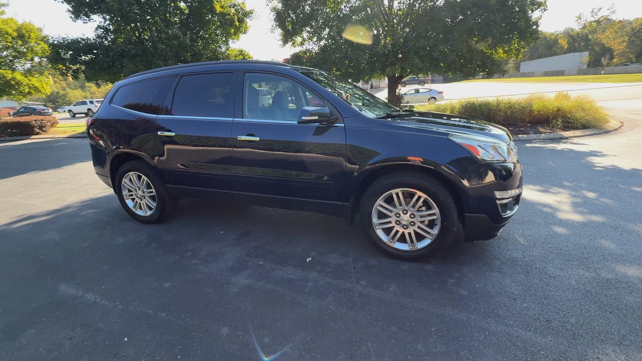 2015 Chevrolet Traverse 1LT photo 2