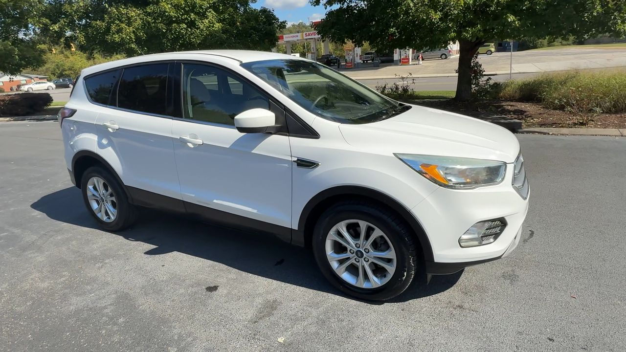 2017 Ford Escape SE photo 2
