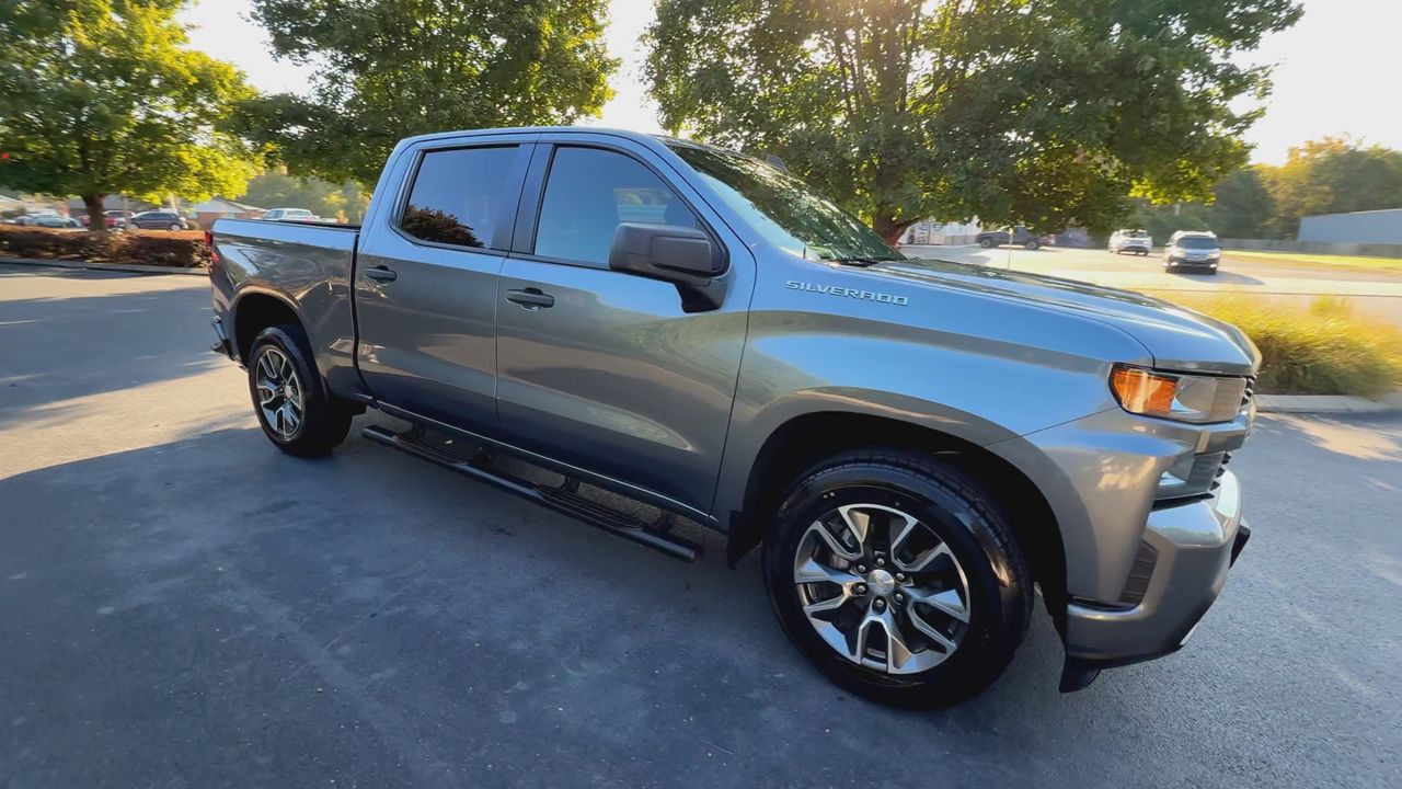 2021 Chevrolet Silverado Custom photo 2