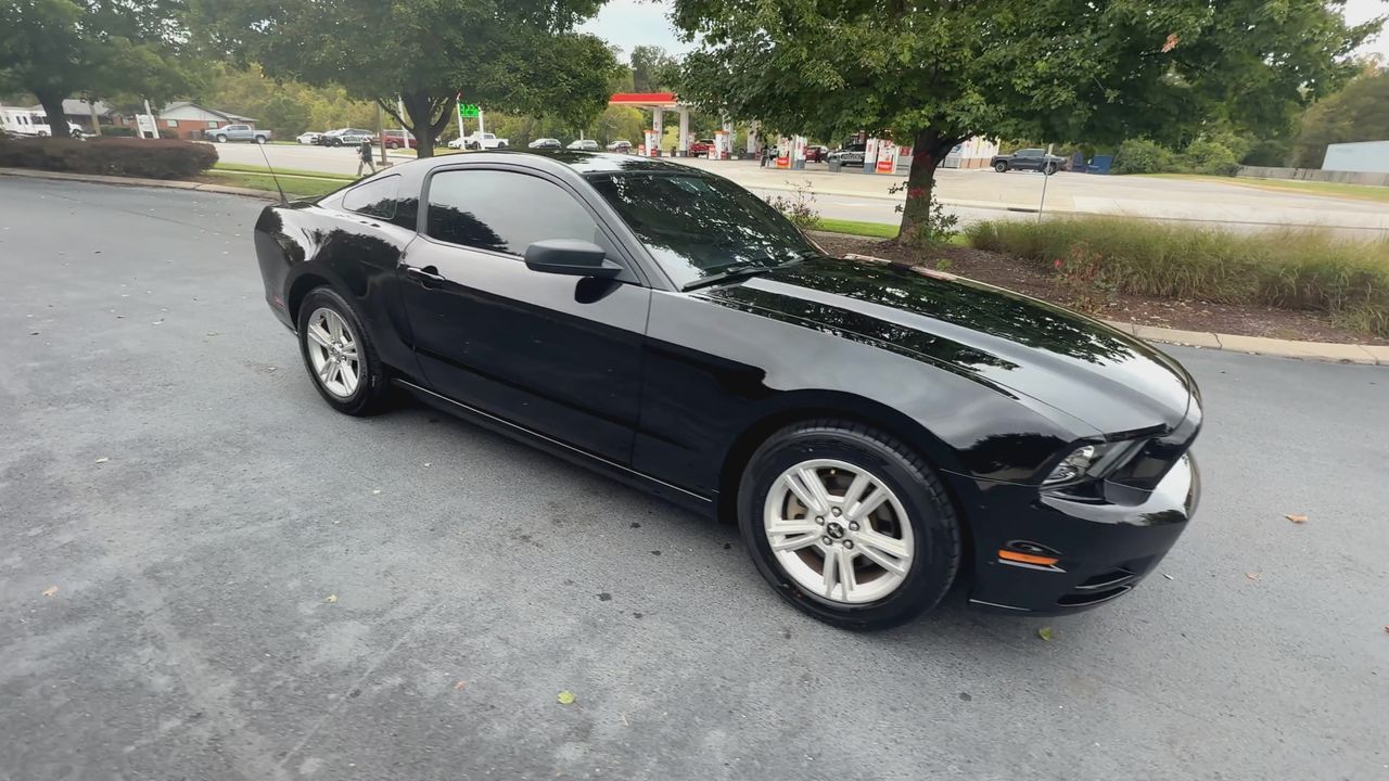 2014 Ford Mustang V6 photo 2