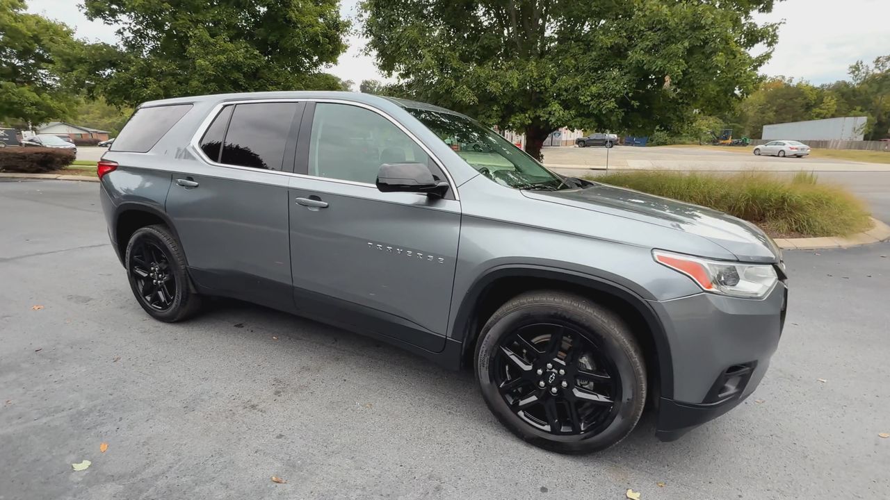2020 Chevrolet Traverse LS photo 2