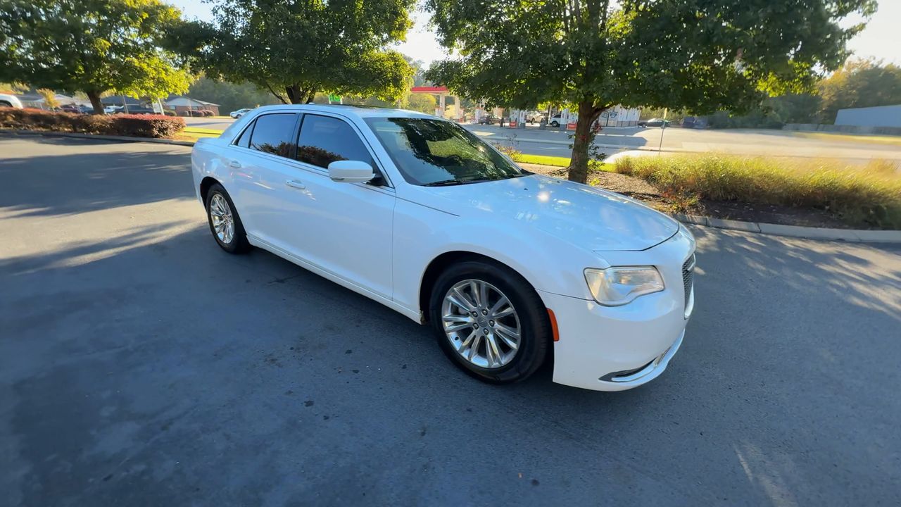 2016 Chevrolet Silverado 1500 LT photo 2