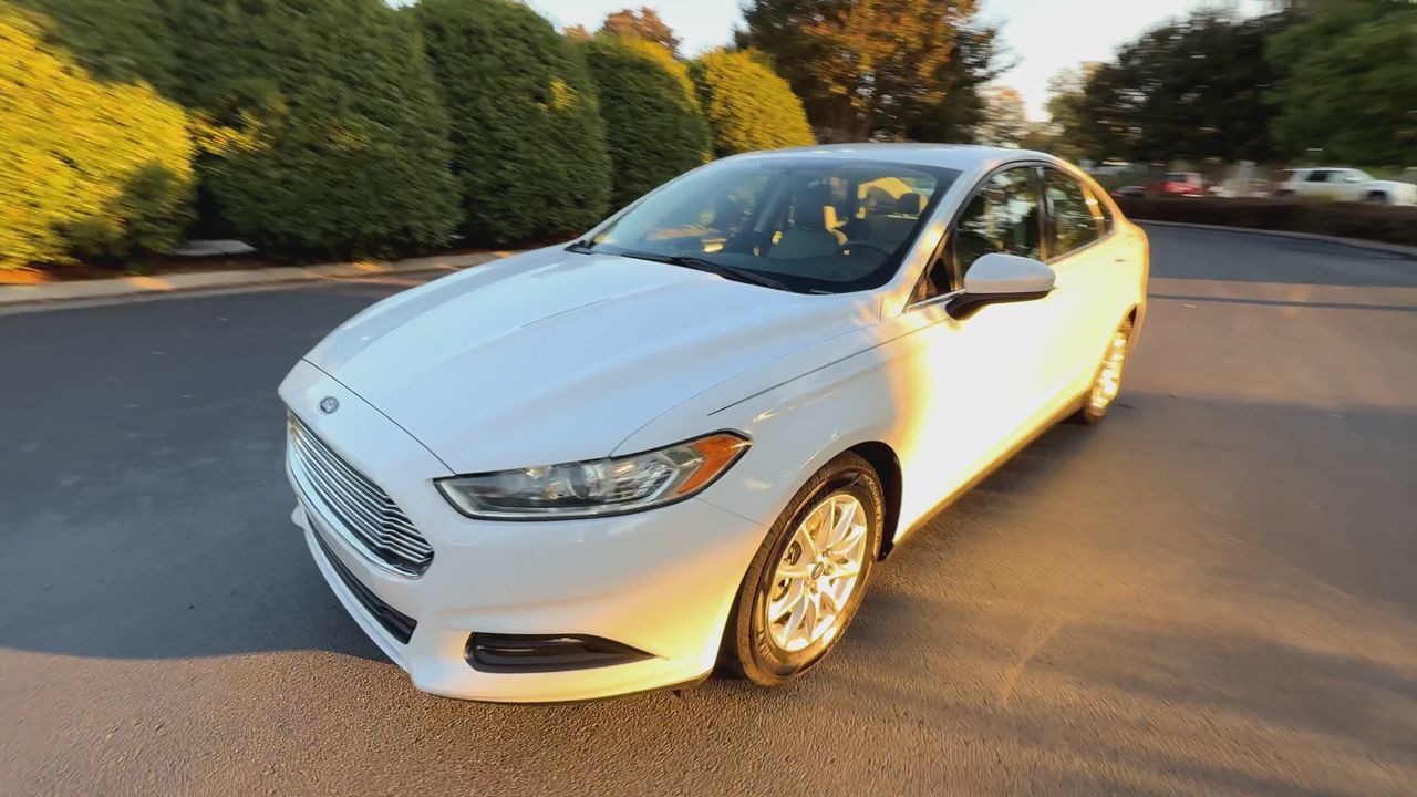 2015 Ford Fusion S photo 4