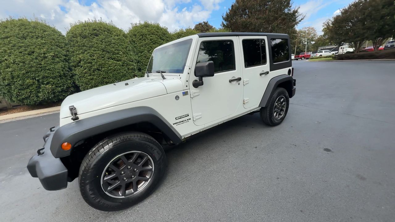 2013 Jeep Wrangler Sahara photo 4