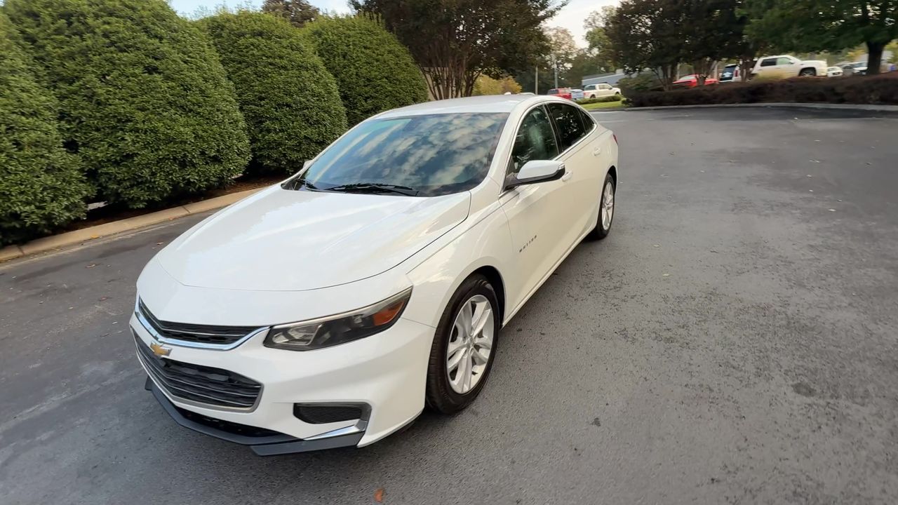 2017 Chevrolet Malibu 1LT photo 3
