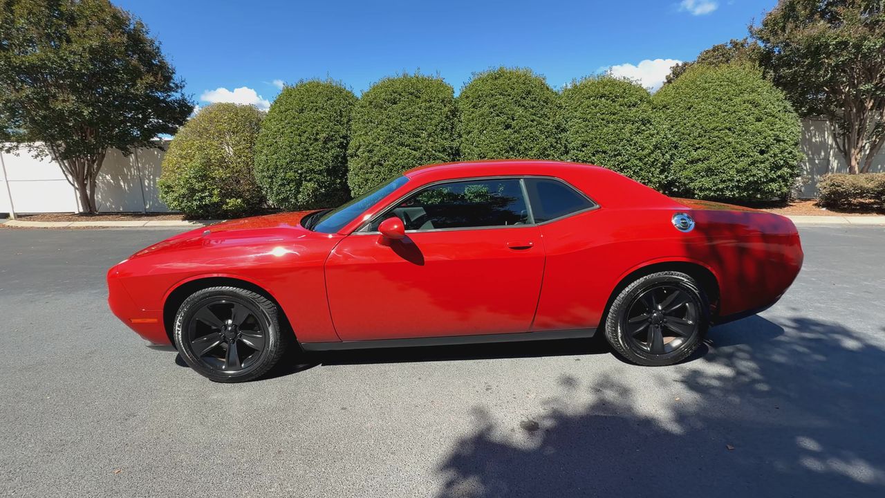 2015 Dodge Challenger SXT photo 5