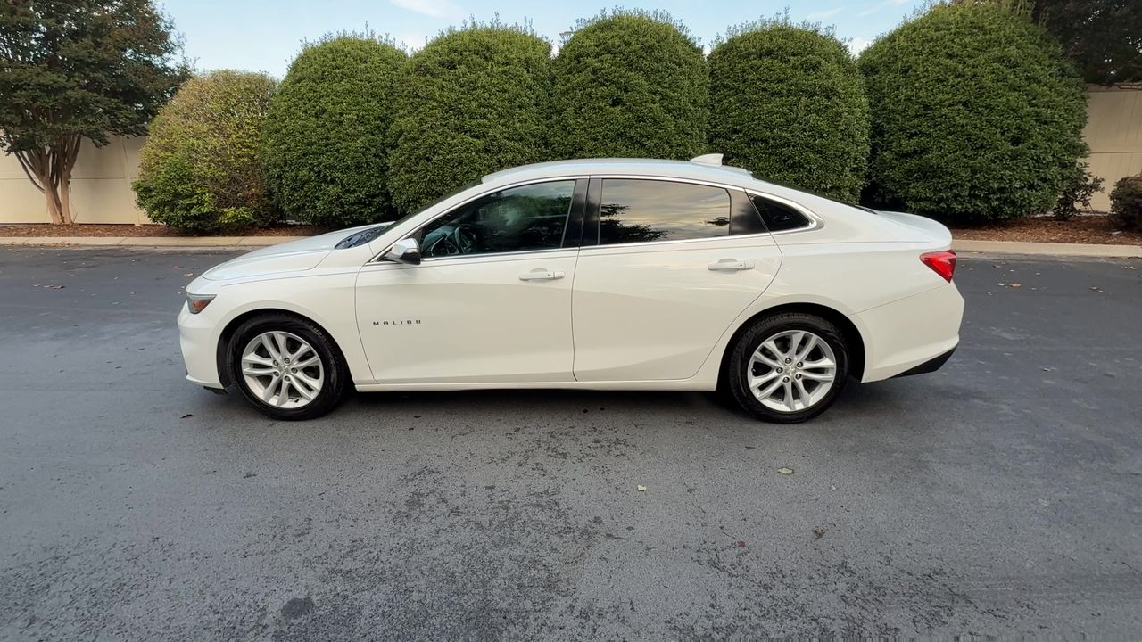 2017 Chevrolet Malibu 1LT photo 4