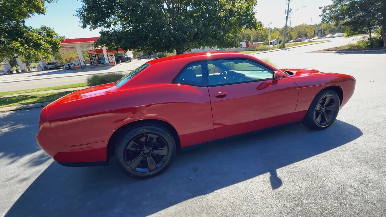 2015 Dodge Challenger SXT photo 9