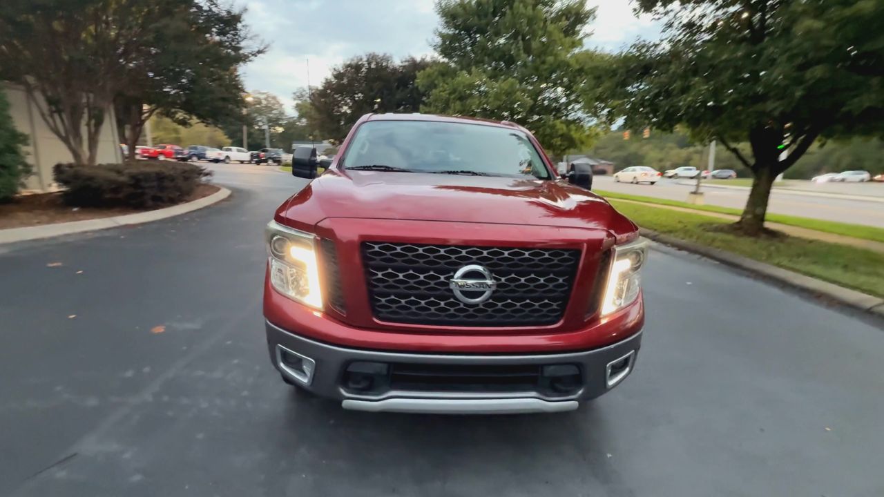 2017 Nissan Titan PRO-4X photo 3