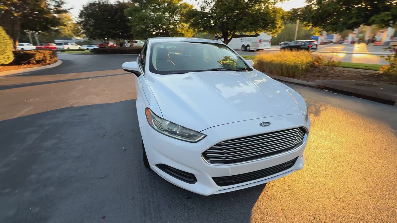 2015 Ford Fusion S photo 3