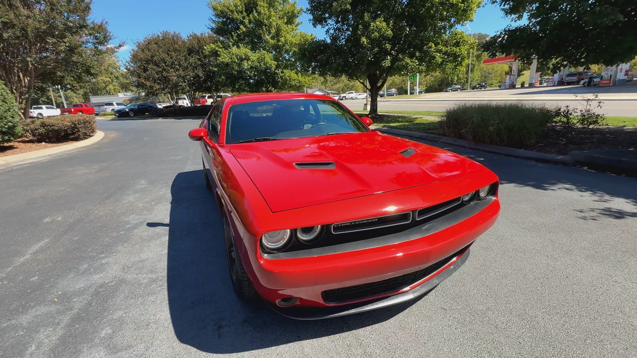 2015 Dodge Challenger SXT photo 3