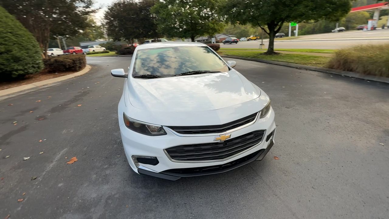 2017 Chevrolet Malibu 1LT photo 2