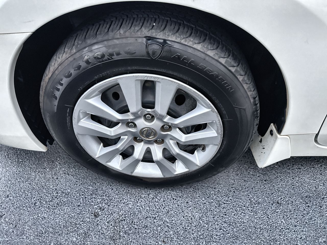 2017 Toyota Camry SE photo 2