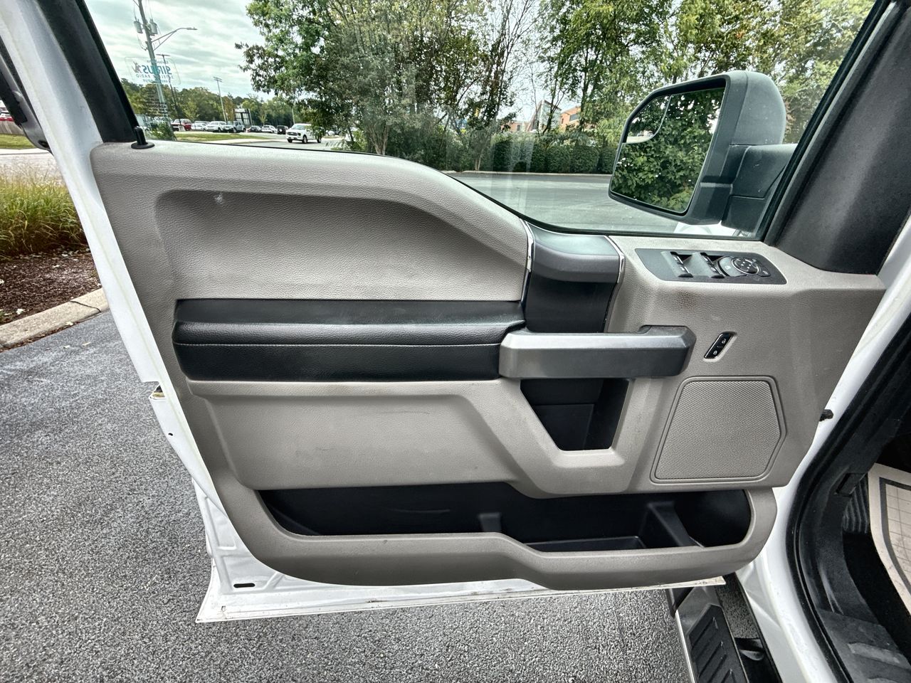 2017 Ford F-150 XLT photo 12
