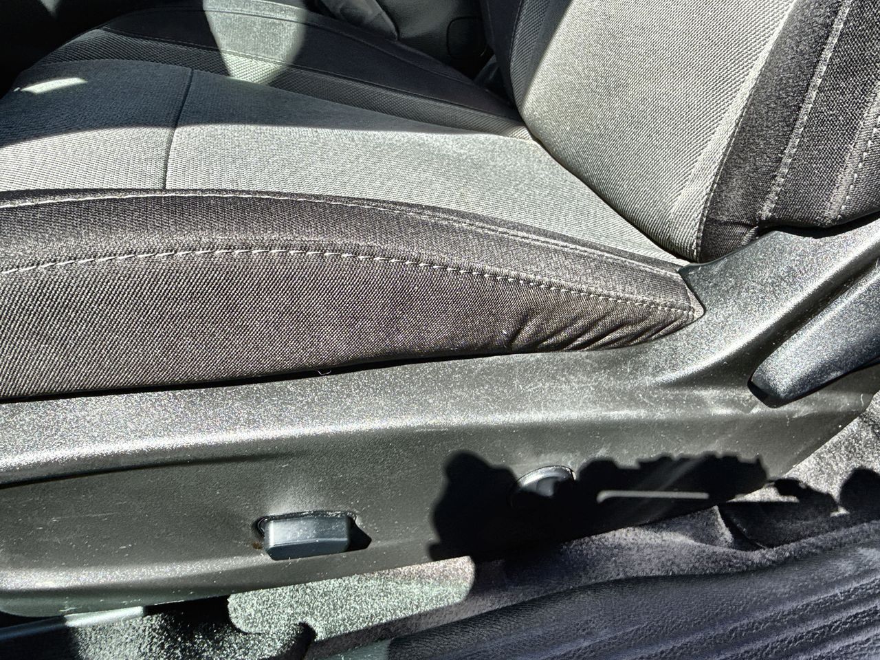 2015 Dodge Challenger SXT photo 12