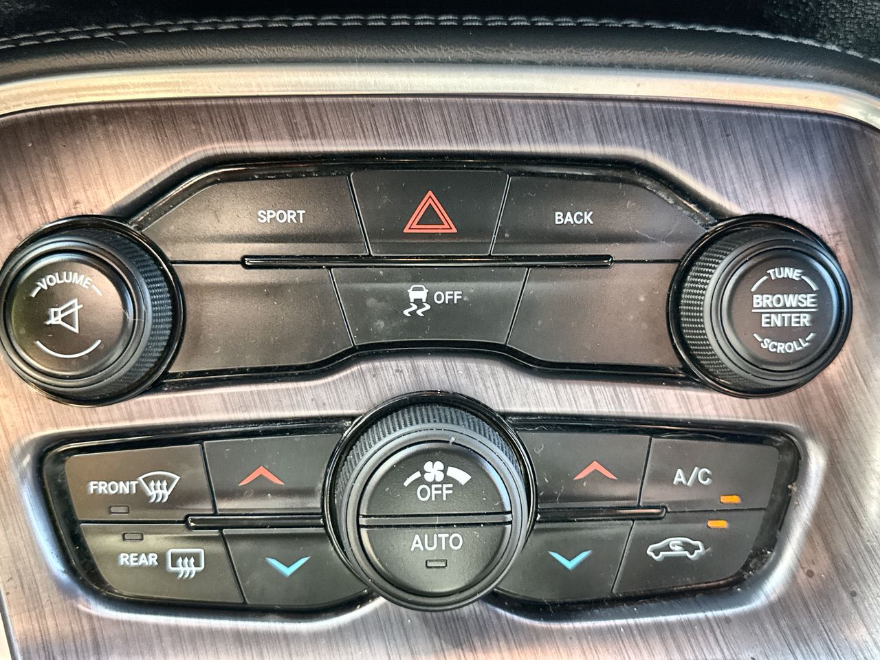 2015 Dodge Challenger SXT photo 16