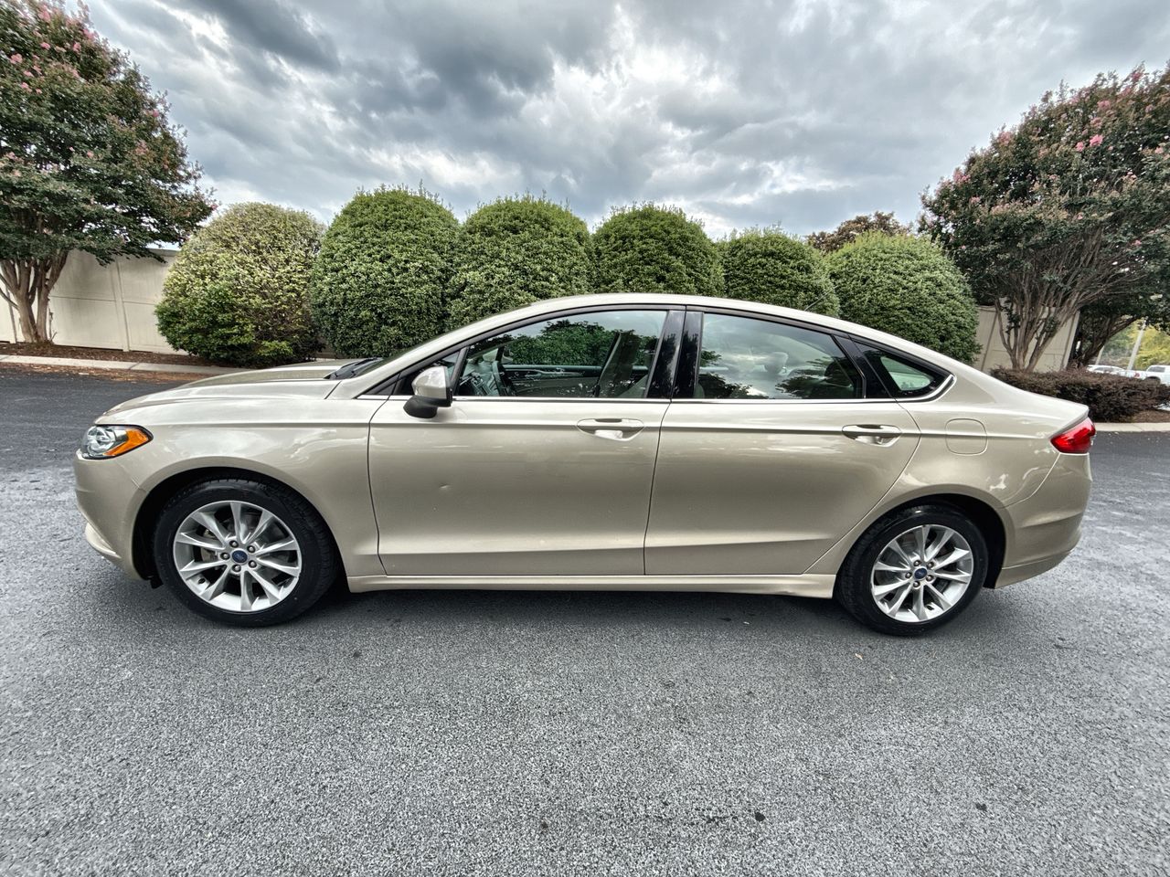 2017 Ford Fusion SE's photo