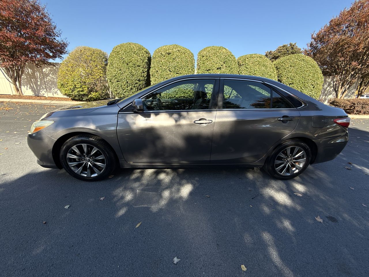 2015 Toyota Camry XLE's photo