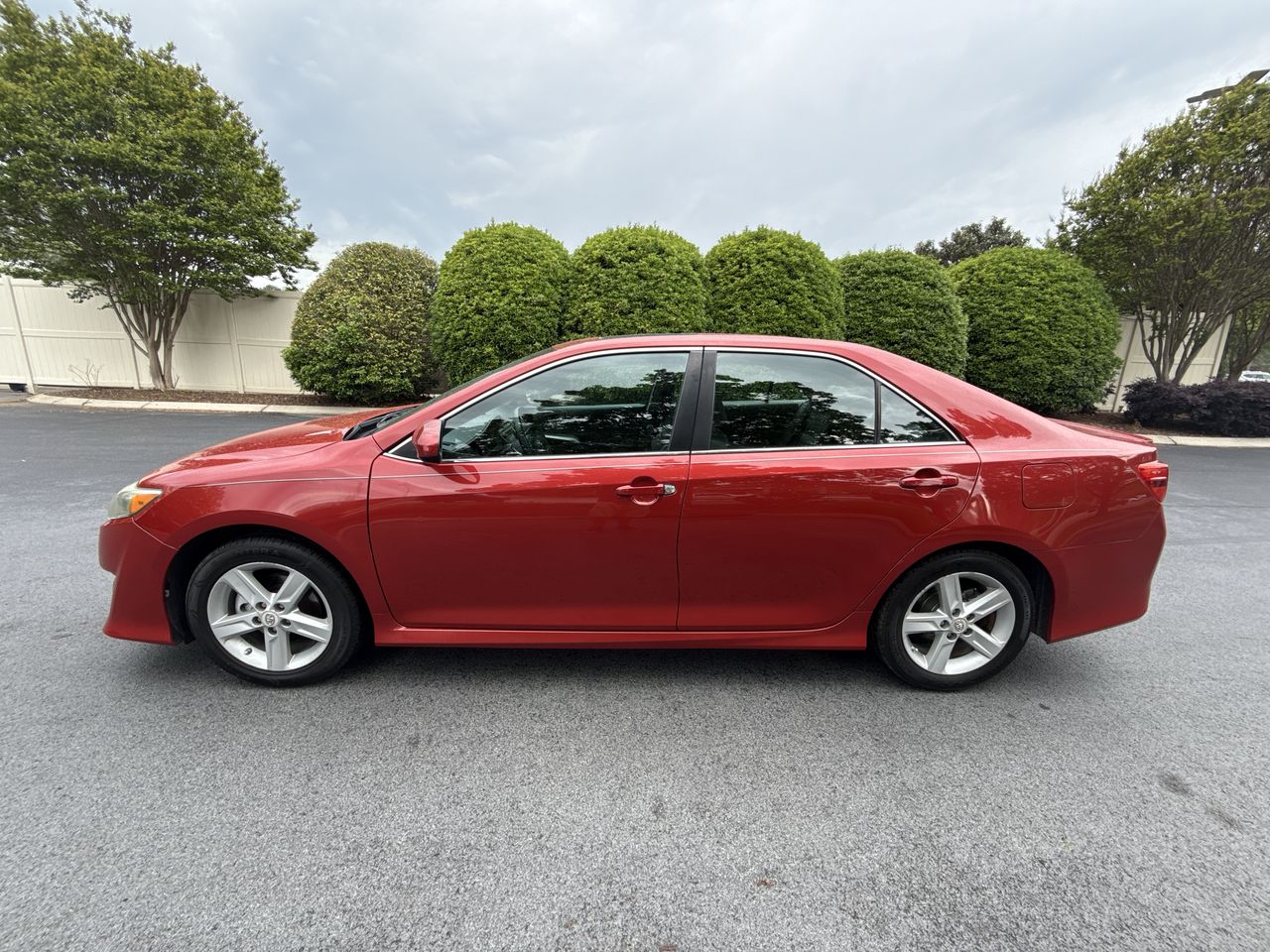 2012 Toyota Camry SE's photo