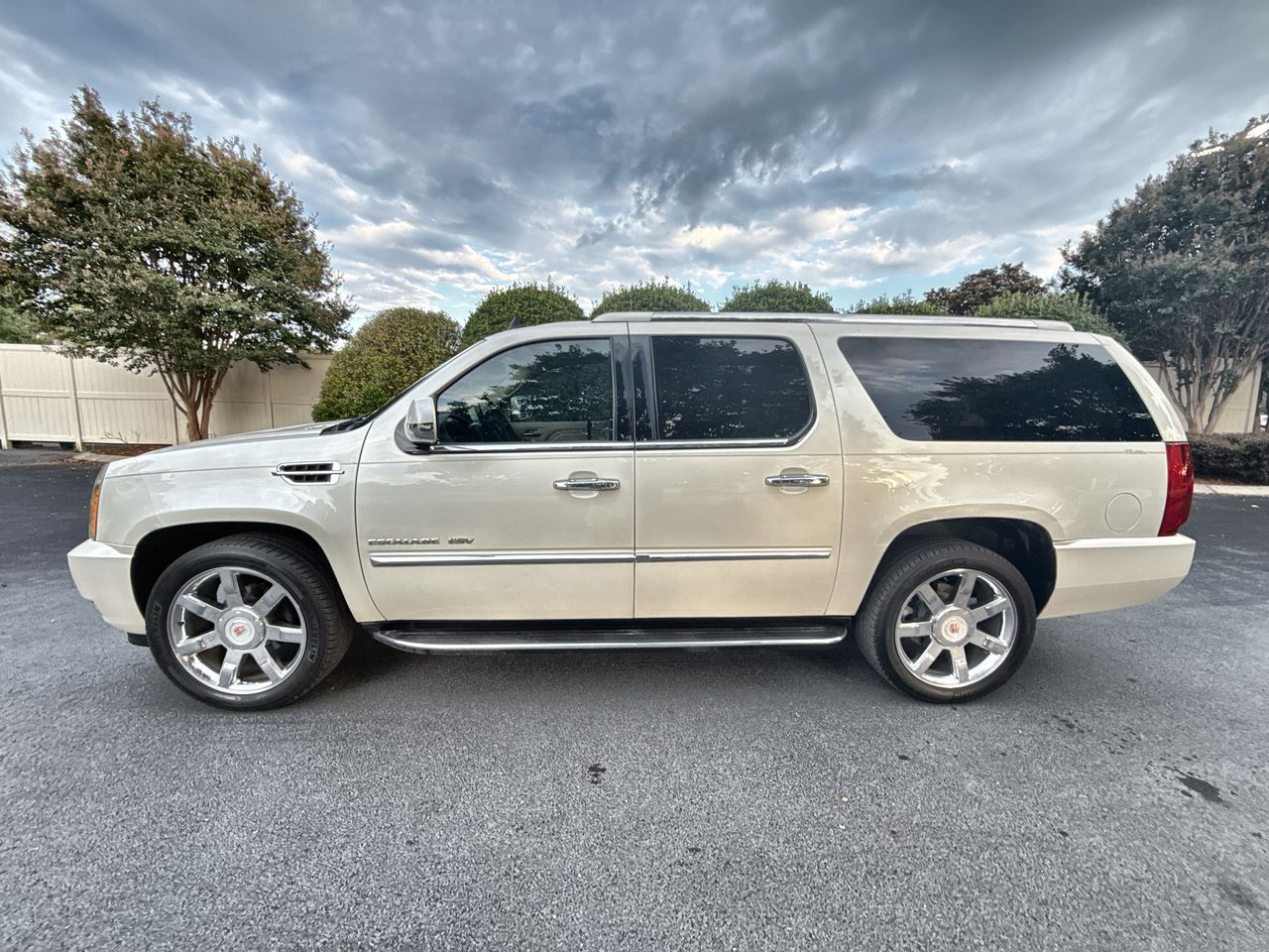 2014 Cadillac Escalade ESV Luxury's photo