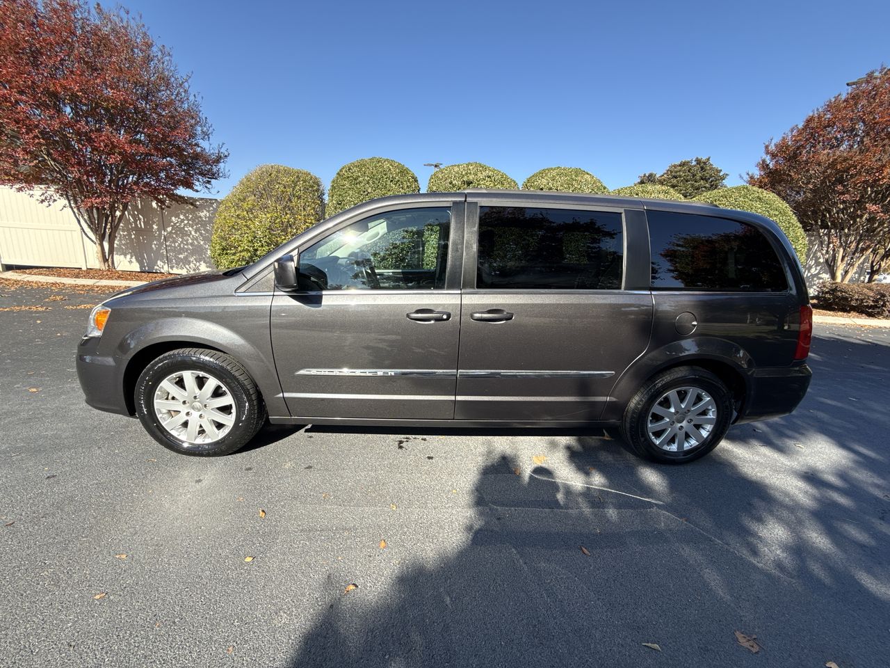 2016 Chrysler Town & Country Touring's photo
