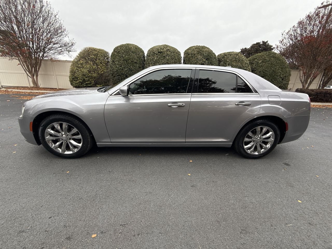 2015 Chrysler 300 Limited's photo