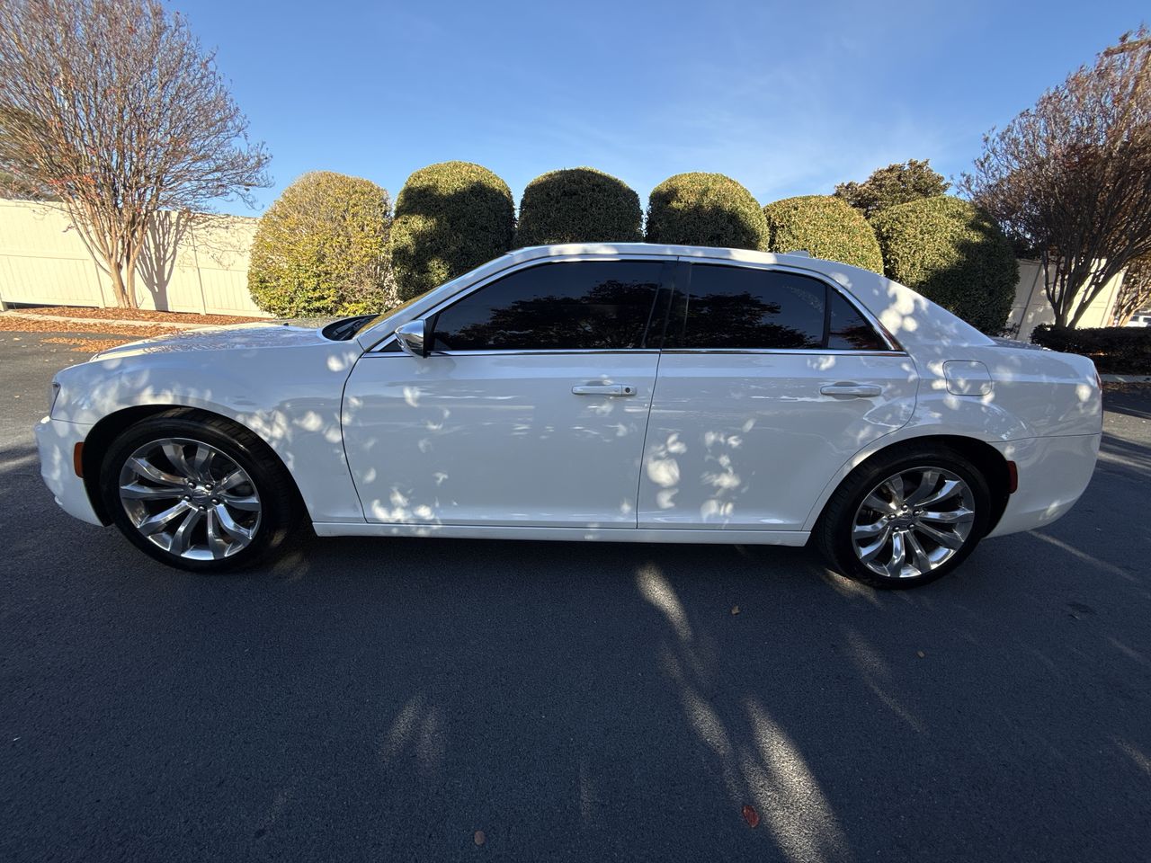 2018 Chrysler 300 Touring's photo