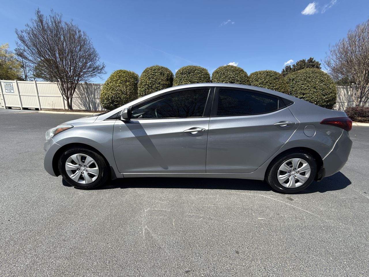 2016 Hyundai Elantra SE's photo