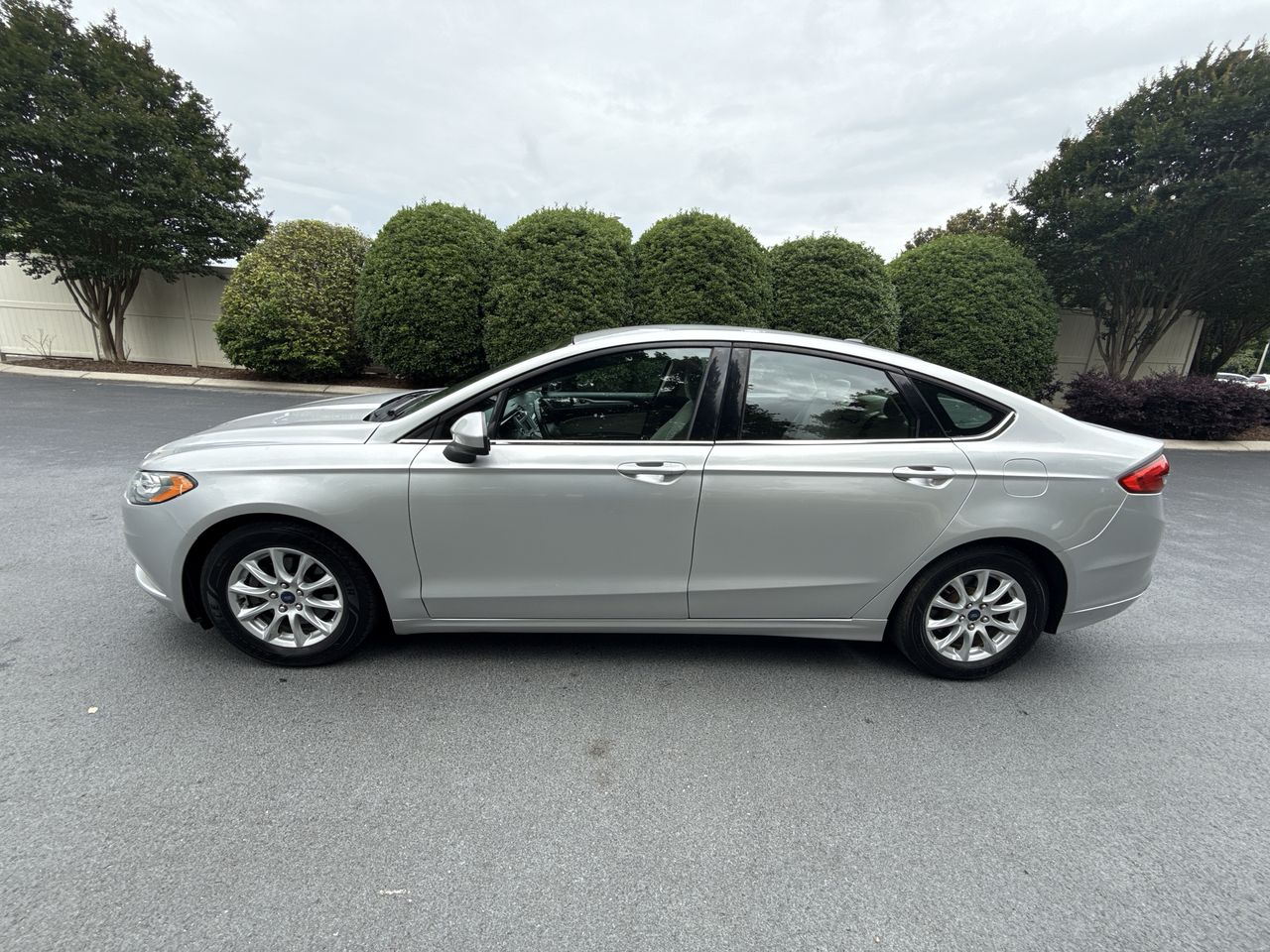 2017 Ford Fusion S's photo