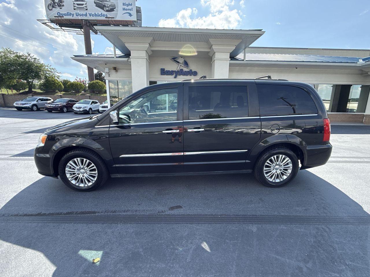 2015 Chrysler Town & Country Touring-L's photo