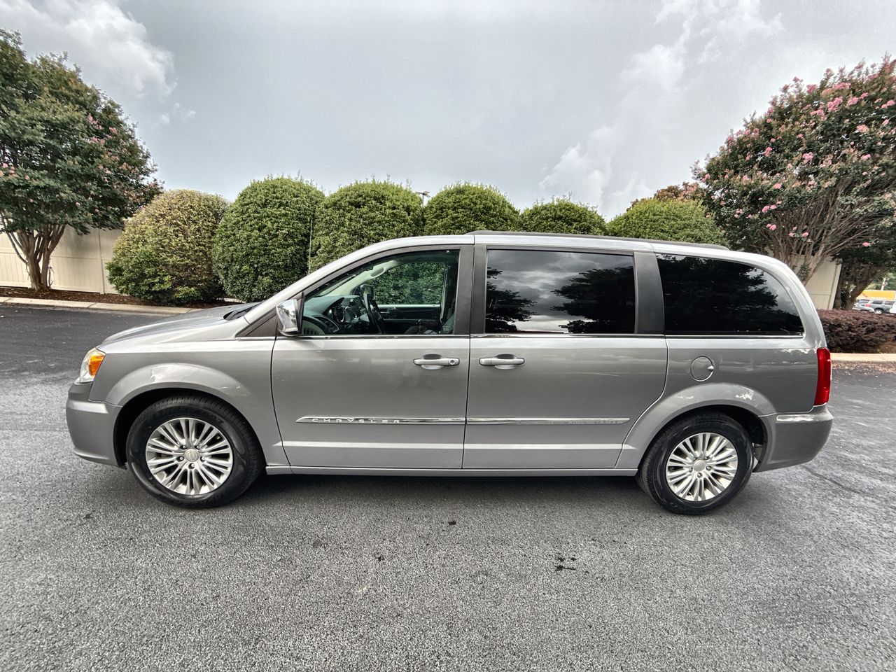 2015 Chrysler Town & Country Touring-L's photo