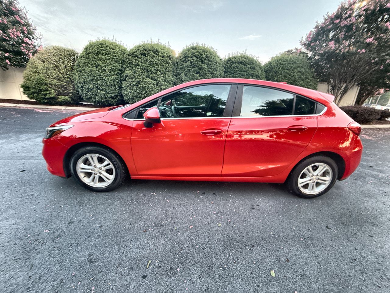 2018 Chevrolet Cruze LT's photo